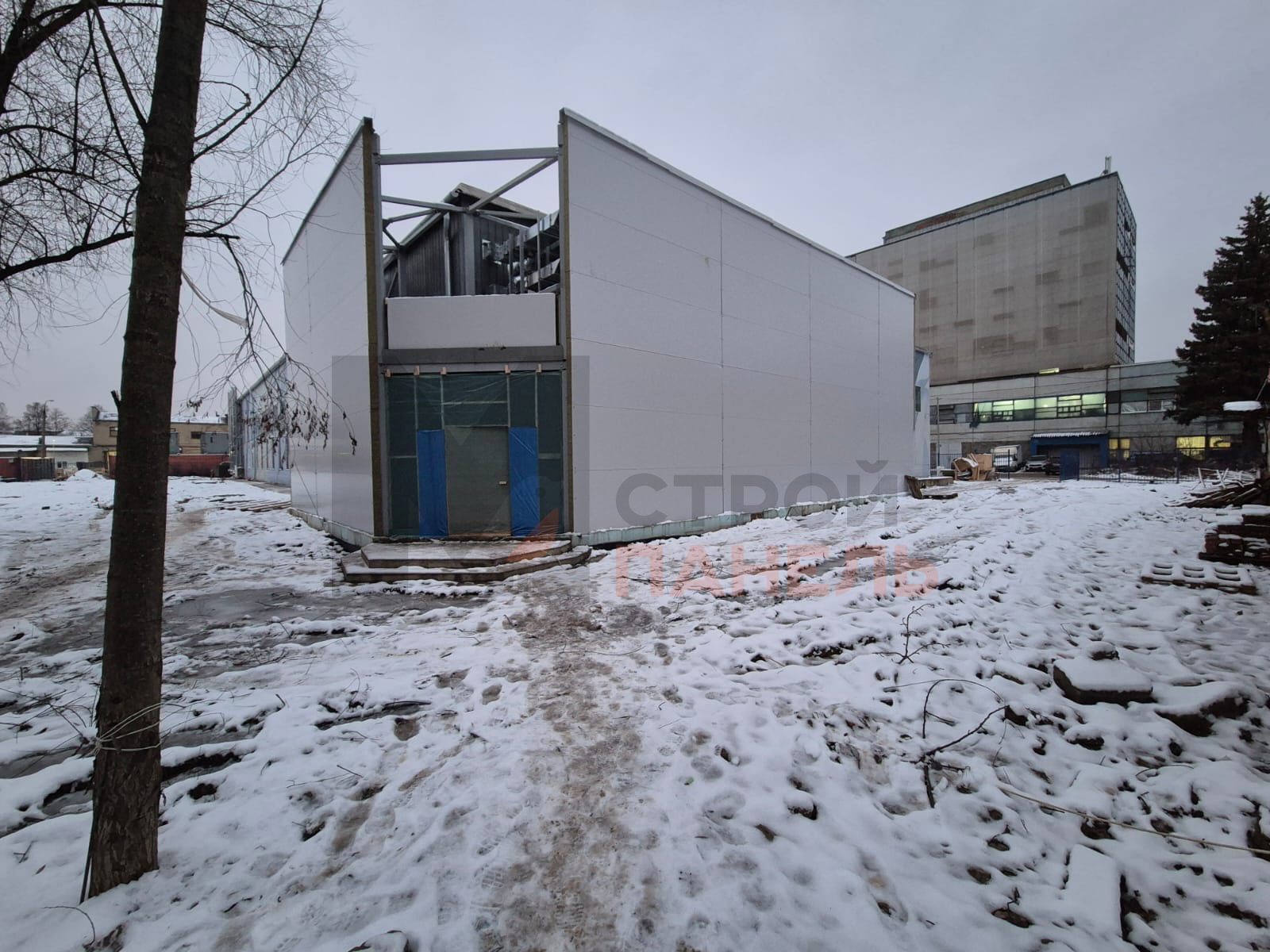 Входная группа из сэндвич панелей
